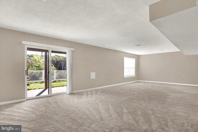 Building Photo - 6444 Terrace Ct