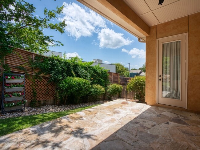 Building Photo - 16026 Huebner Bluff