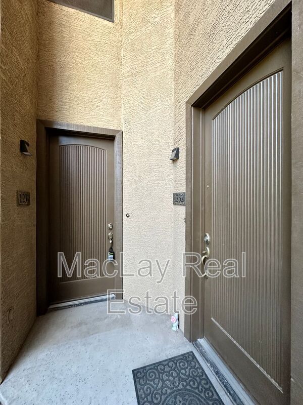 Building Photo - 705 W Queen Creek Rd