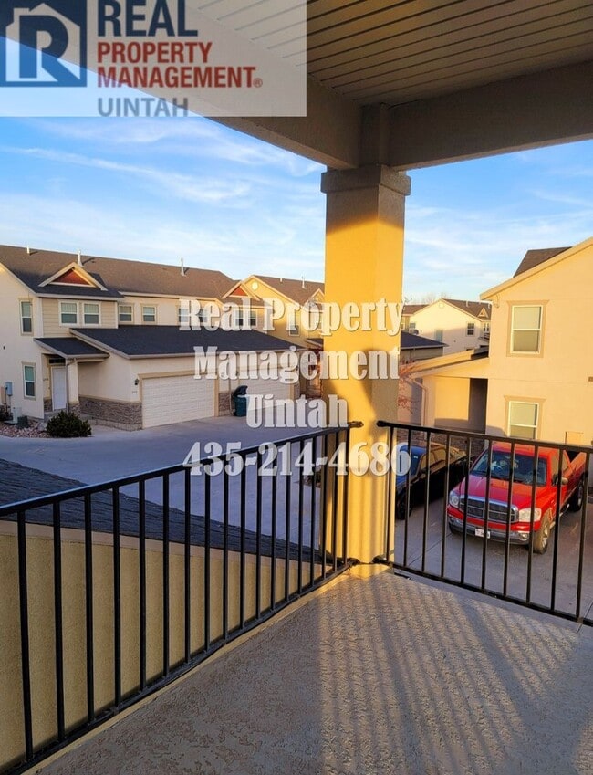 Building Photo - Beautiful 3 bed 2.5 bath Split Mountain Condo.