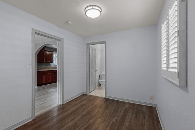 Building Photo - Charming Single-Family Home with Backyard Parking in Pacoima