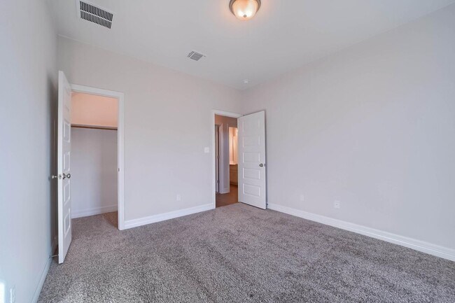 Building Photo - 133 White Steppe Way