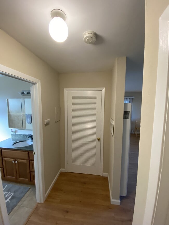 Building Photo - 7349 Starward Dr