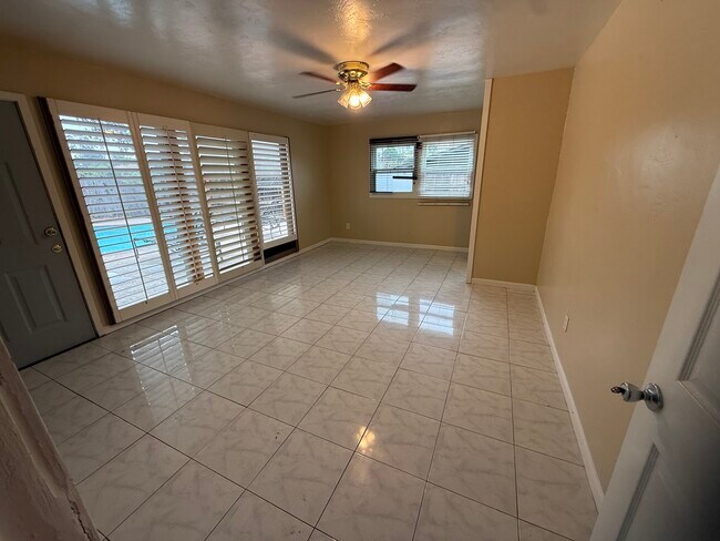 Building Photo - 4951 Campanile Dr