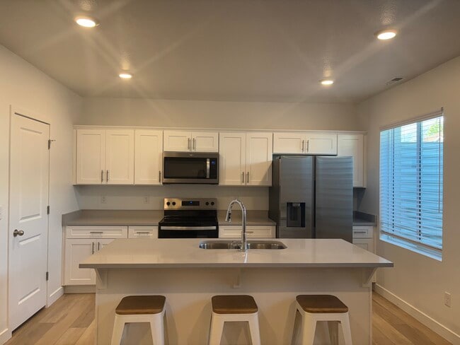 Building Photo - 961 S 950 W