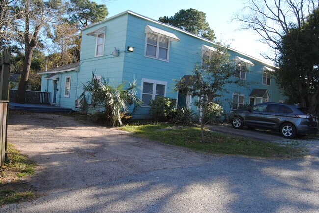 Building Photo - La Marque 6 Unit