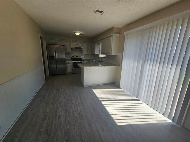 Building Photo - 1611 NW Black Mesa Dr