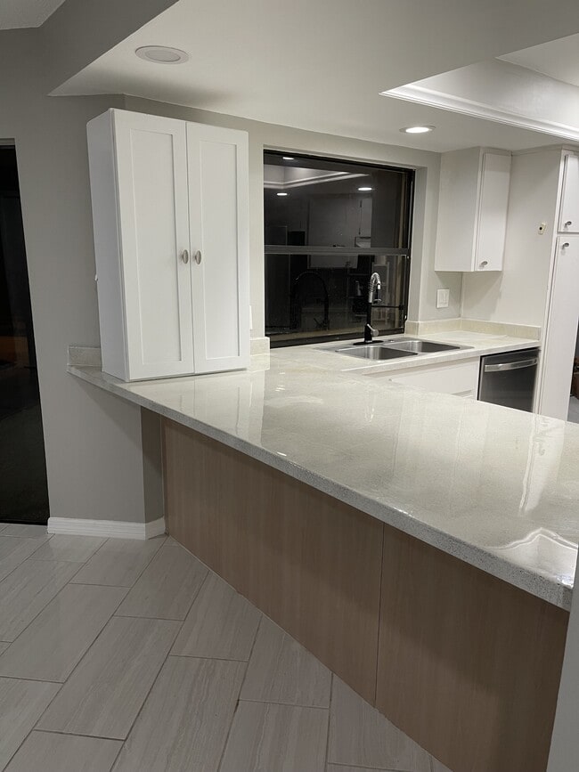 Building Photo - 6455 Jarvis Rd