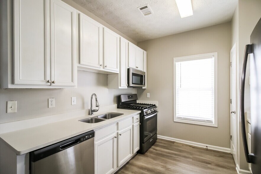 Building Photo - 7567 Winderemere Park