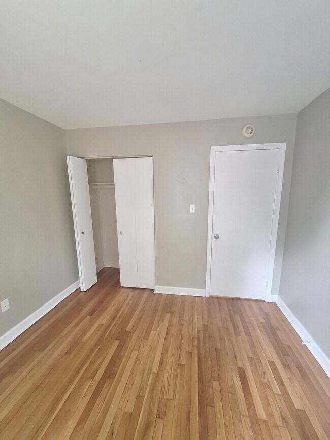 Building Photo - 2404 Barracks Ct