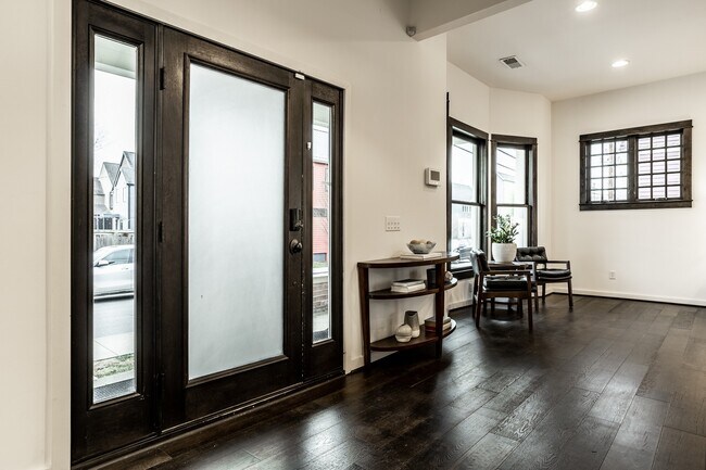 Building Photo - 414 E 17th St