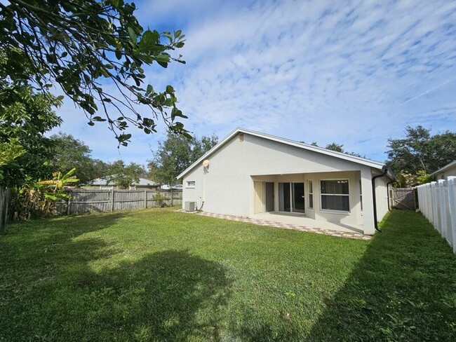 Building Photo - 27519 Sky Lake Cir