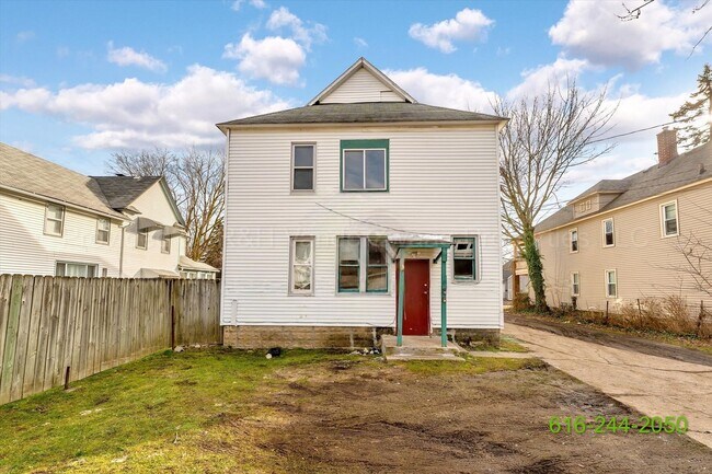 Building Photo - 1335 Hamilton Ave NW