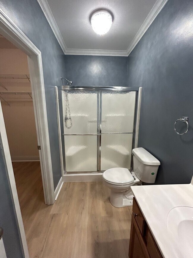 Building Photo - Freshly Renovated 2-Bed, 2-Bath Home