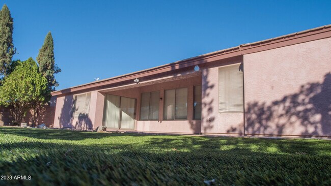 Building Photo - 8611 W Alex Ave