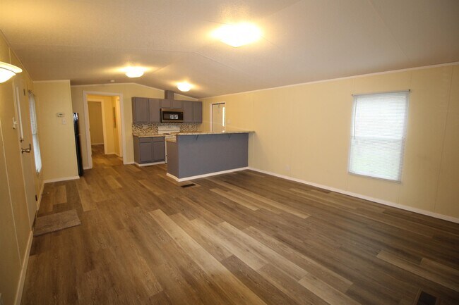 Building Photo - 2528 Baywood Dr
