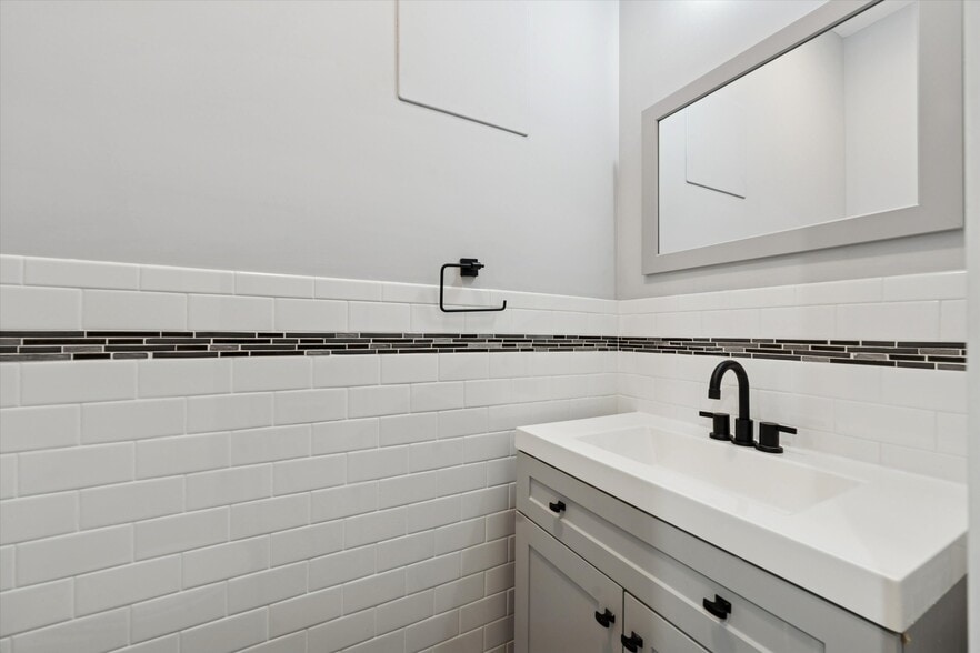 Building Photo - 2521 E Dauphin St