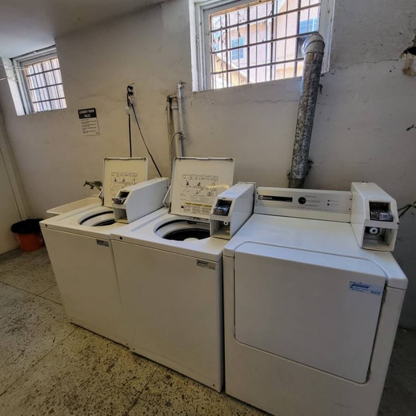 Building Photo - 837 Normandie Ave