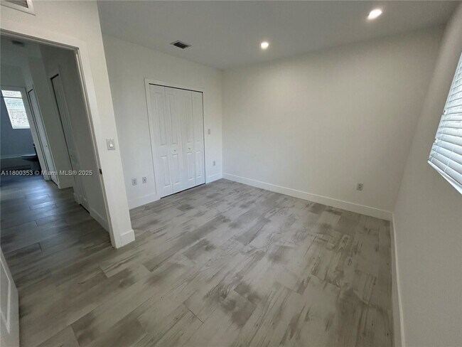 Building Photo - 3823 Thomas Ave