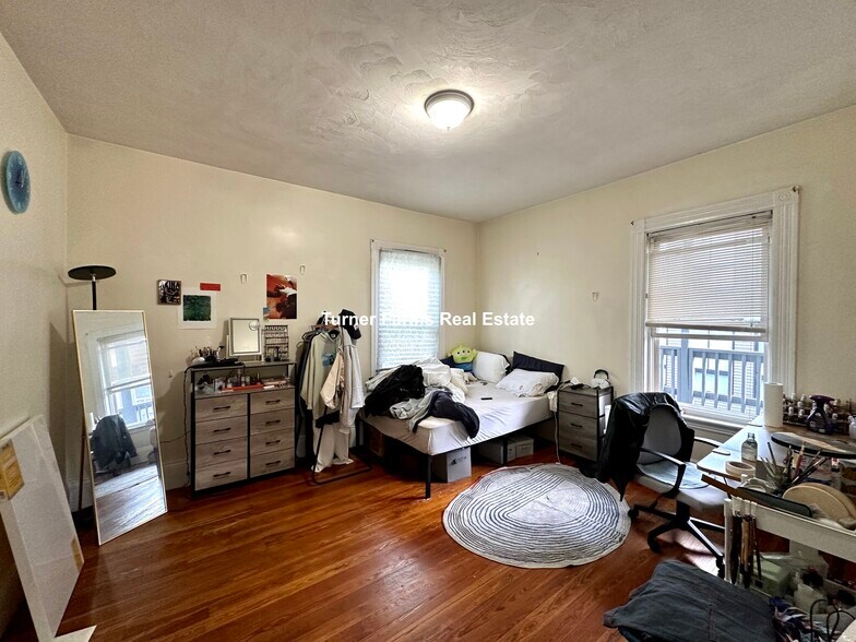 Building Photo - 8 Carmel St