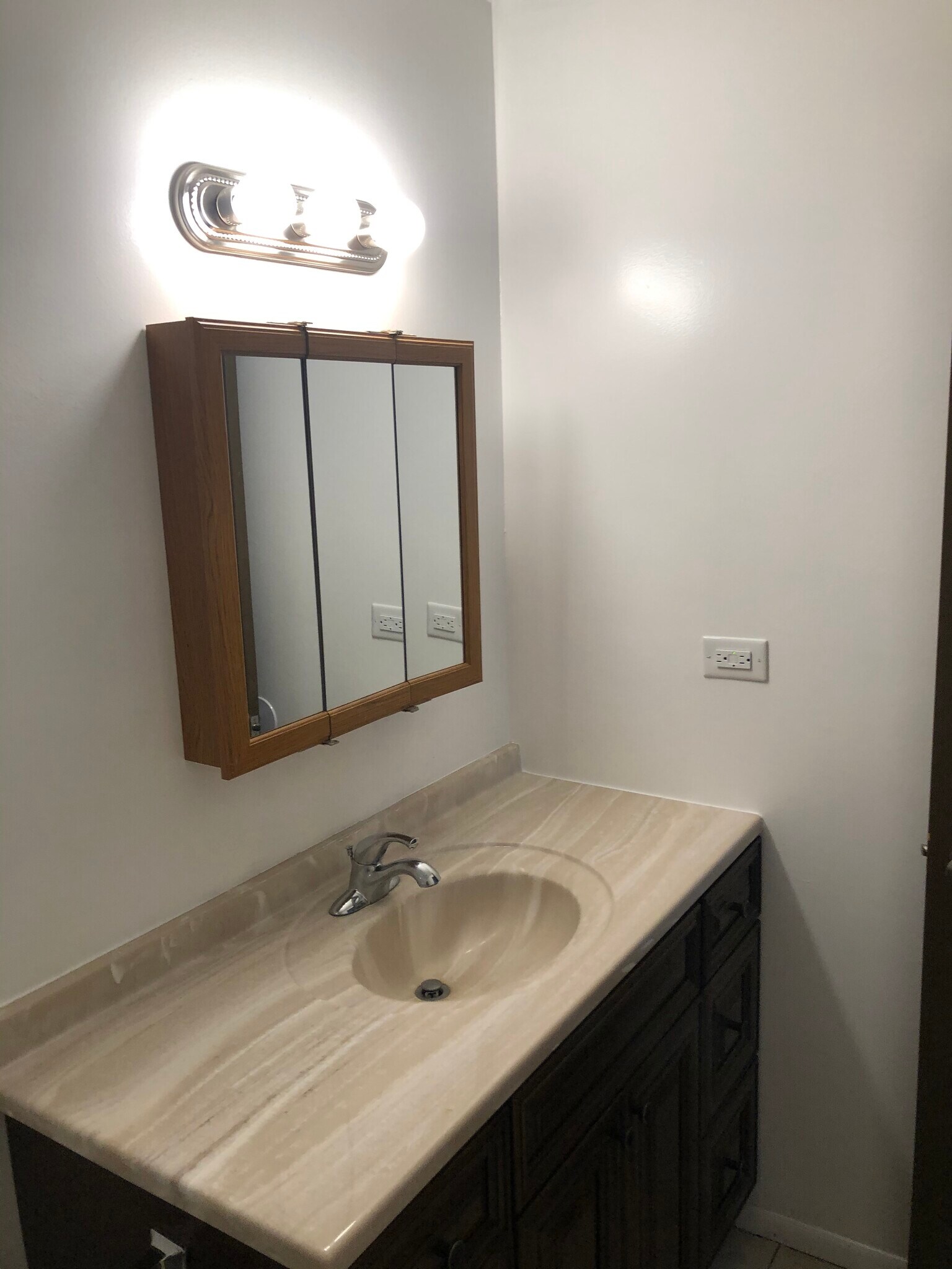 Building Photo - 650 Westmoreland Dr