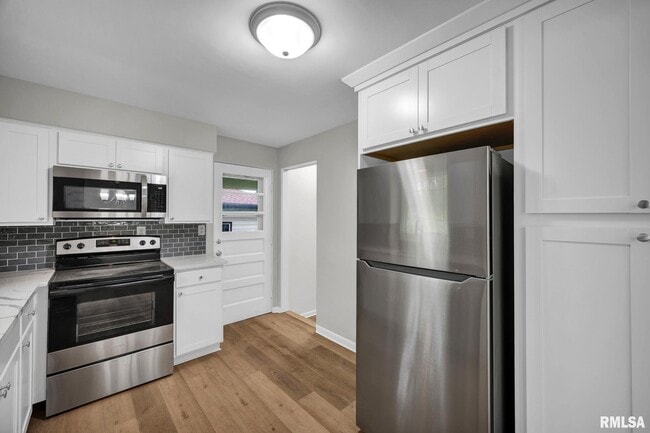 Building Photo - 1407 W Sunnyview Dr