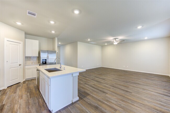 Building Photo - 6219 Lost Rdg Ln