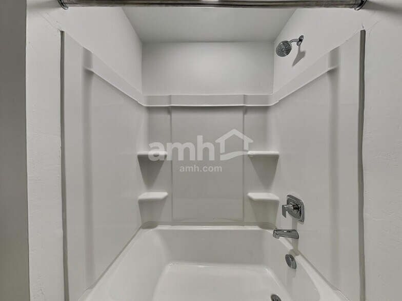 Building Photo - 6971 N 125th Dr