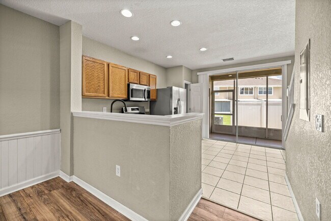 Building Photo - **  MAINTENANCE FREE TOWNHOME **2 BD 2.5 BATH