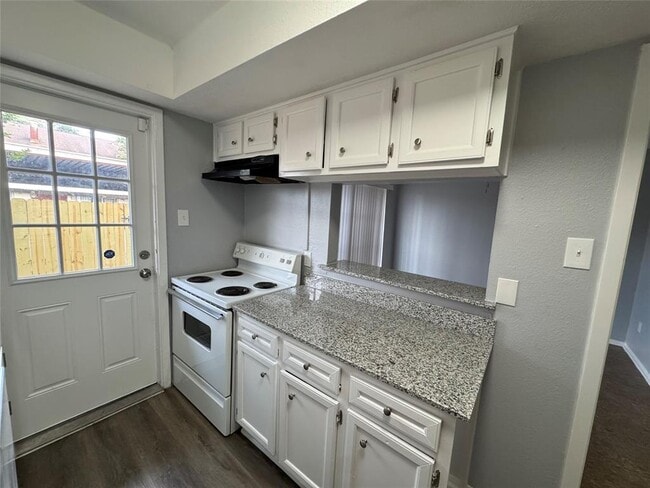 Building Photo - 7925 Grove Ridge Dr