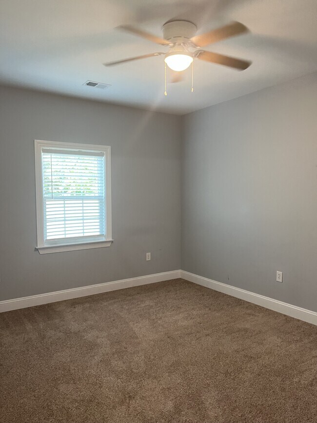 Building Photo - 2703 E Surrey Dr