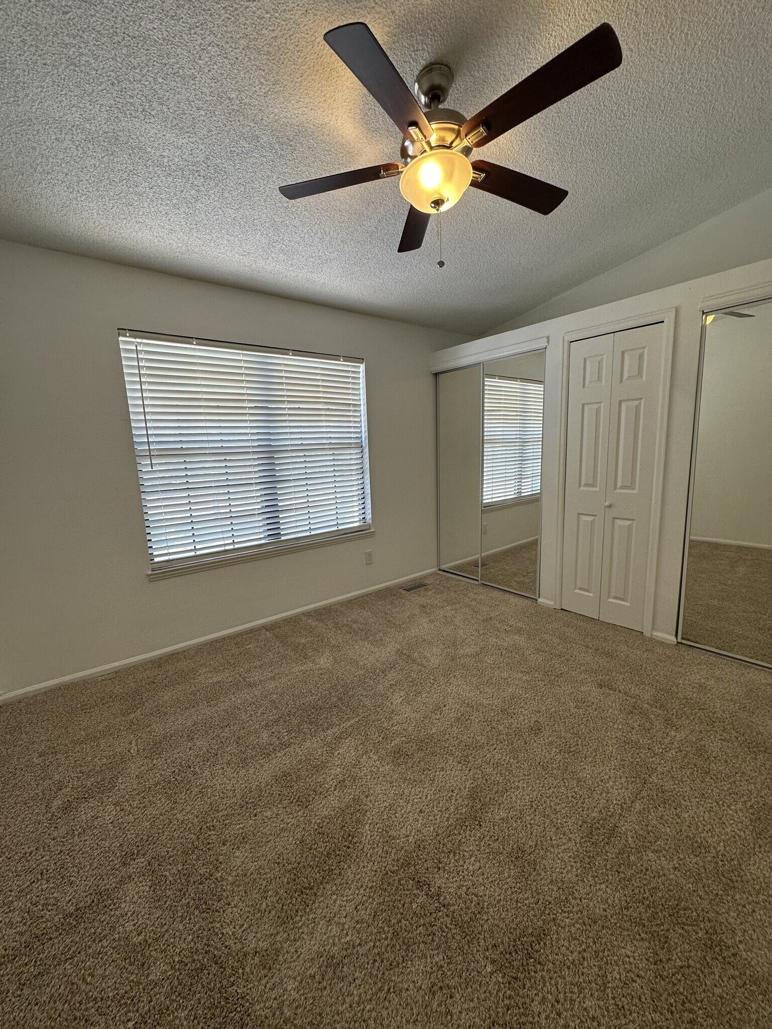 Building Photo - 336 S Memphis Way