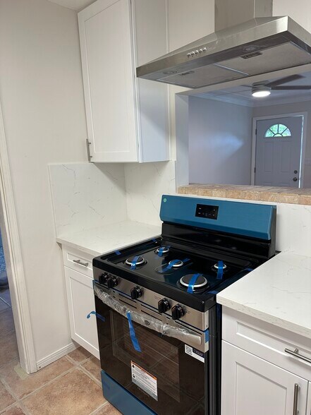 Building Photo - 1033 Pearl St