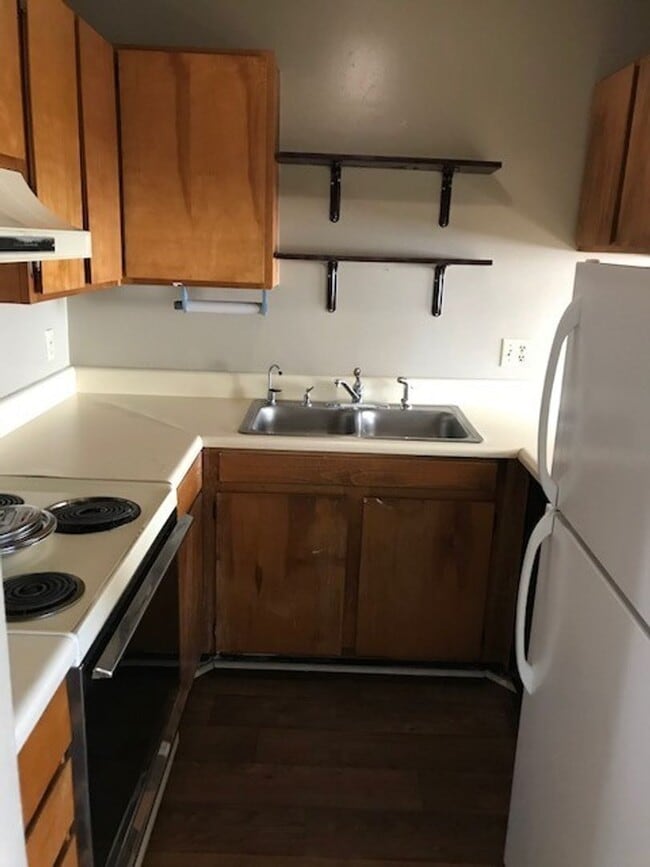 Building Photo - 1321 Airport Dr