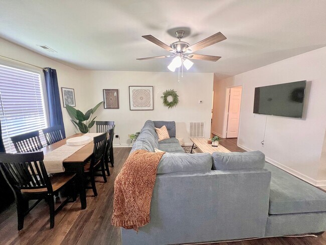 Building Photo - 707 Bagwell Ct