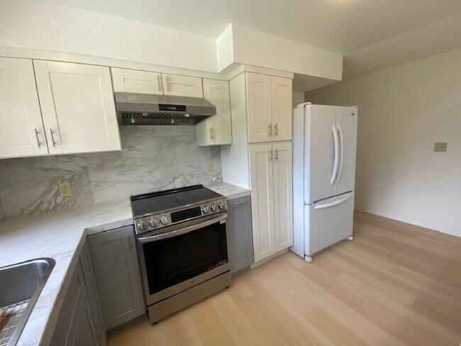 Building Photo - 11755 Tam O'Shanter Dr