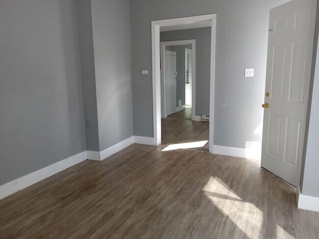 Building Photo - 407 S 8th St