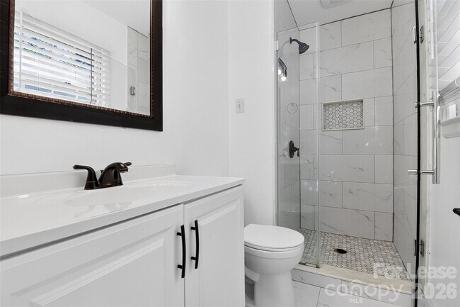 Building Photo - 2438 Knickerbocker Dr