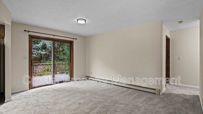 Building Photo - 1001 Walz Ave