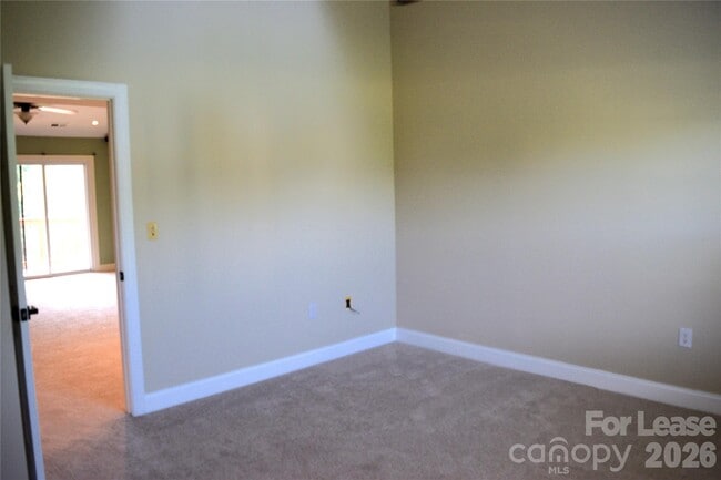 Building Photo - 6321 Park Creek Dr