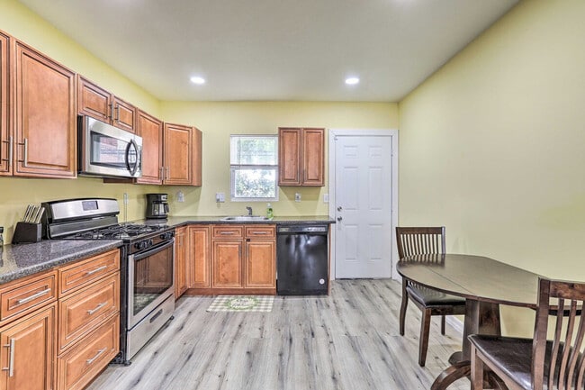 Building Photo - 1621 St. Paul St