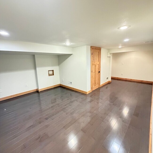 Building Photo - 3025 E 15th Ave