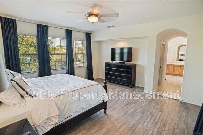 Building Photo - 26155 Lone Rock Ct