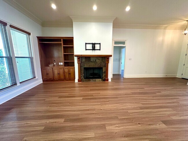 Building Photo - 10723 Hillbrook Ave