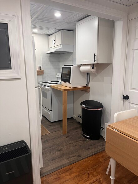 Building Photo - 266 Malletts Bay Ave