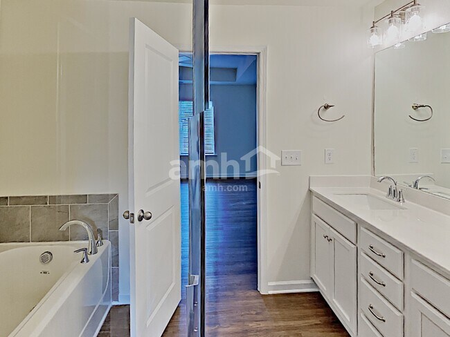 Building Photo - 504 Woodall Rd