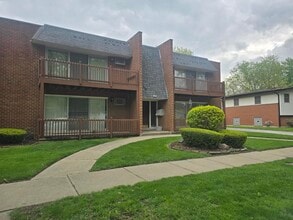 Building Photo - 523 N Pleasant Dr