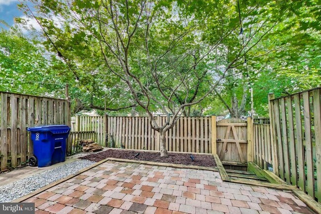 Building Photo - 1325 Chetworth Ct