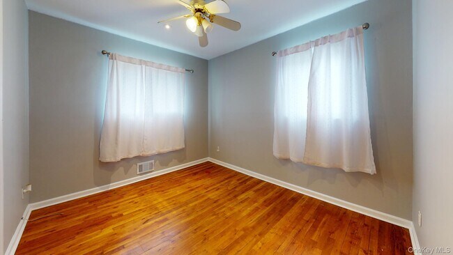 Building Photo - 511 Freeman Ave