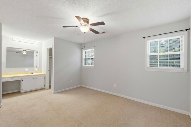 Building Photo - 1860 Piper Dr